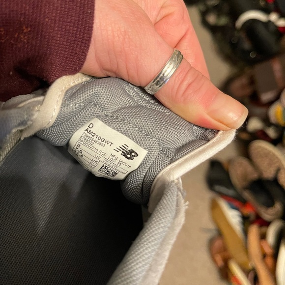 New Balance shoes - Picture 1 of 3